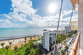 Vollga Luxury Seafront Suite