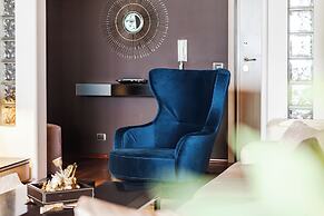 Vollga Luxury Seafront Suite