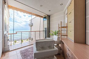 Vollga Luxury Seafront Suite