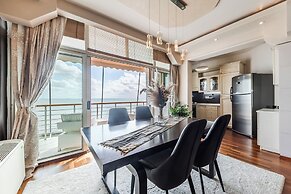Vollga Luxury Seafront Suite