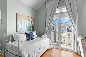 Seas The Day 3 Bedroom Home by RedAwning