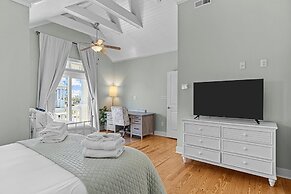 Seas The Day 3 Bedroom Home by RedAwning