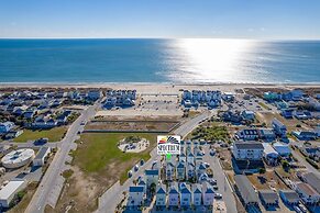 Seas The Day 3 Bedroom Home by RedAwning