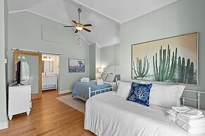 Seas The Day 3 Bedroom Home by RedAwning