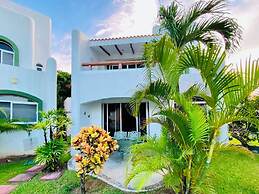 Gorgeous 8 People Basic Villa With Pool Playacar Phase 2