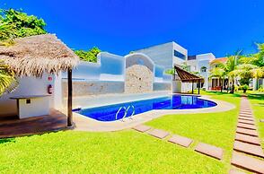 Gorgeous 8 People Basic Villa With Pool Playacar Phase 2