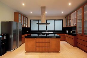 Trisha Cliff Villa Karang Tinggi