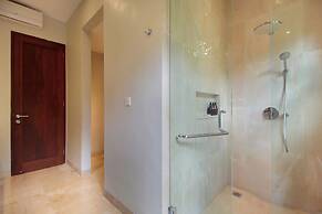 Trisha Cliff Villa Karang Tinggi