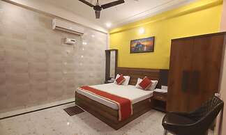 Goroomgo Nirmala Palace Ayodhya