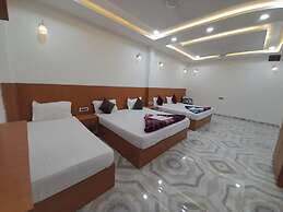 Goroomgo Nirmala Palace Ayodhya