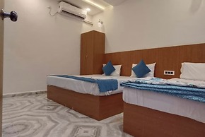 Goroomgo Nirmala Palace Ayodhya