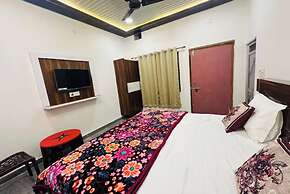 Goroomgo Nirmala Palace Ayodhya