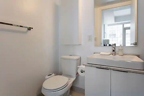 Elegant Suites - CN Tower & Lake View