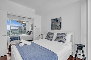 Elegant Suites - CN Tower & Lake View