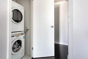 Elegant Suites - CN Tower & Lake View