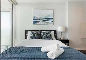 Elegant Suites - CN Tower & Lake View