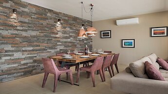 A Sublime Villa in Kokkino Horio