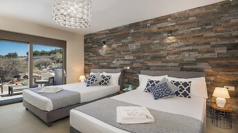 A Sublime Villa in Kokkino Horio