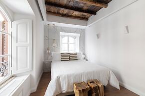 Louly Trevi Fountain