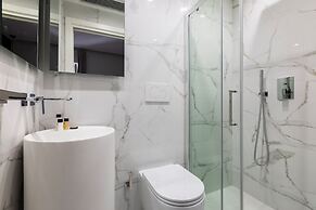 Louly Trevi Fountain