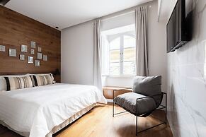 Louly Trevi Fountain