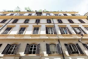 Louly Trevi Fountain