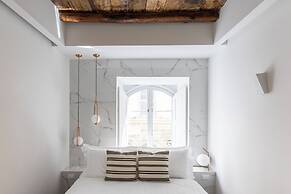 Louly Trevi Fountain