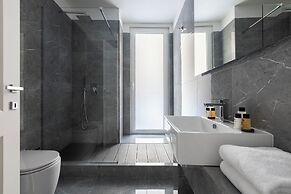 Louly Trevi Fountain