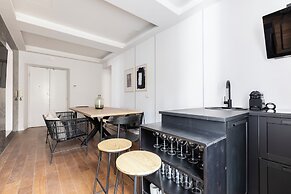 Louly Trevi Fountain