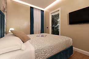 Vatican Cozy Suite - Liberty Collection