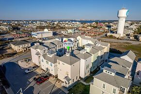 Perfect 10 3 Bedroom Home by RedAwning