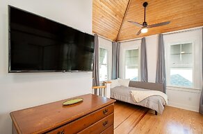 Perfect 10 3 Bedroom Home by RedAwning