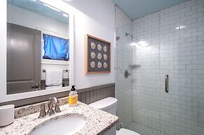 Perfect 10 3 Bedroom Home by RedAwning