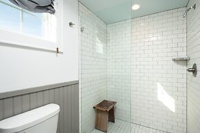 Perfect 10 3 Bedroom Home by RedAwning