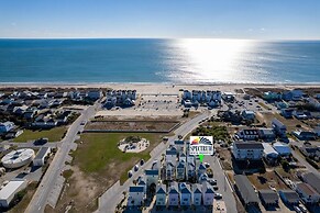 Perfect 10 3 Bedroom Home by RedAwning