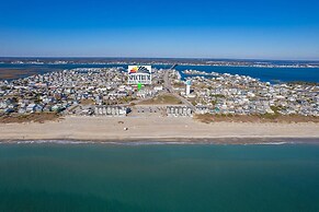 Perfect 10 3 Bedroom Home by RedAwning