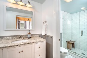 Perfect 10 3 Bedroom Home by RedAwning