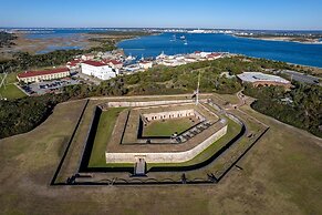 Perfect 10 3 Bedroom Home by RedAwning