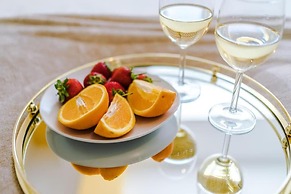 Stunning 2-bed Apartment With Allocated Parking