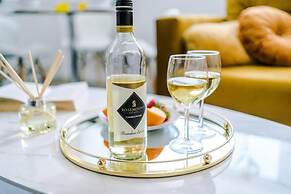 Stunning 2-bed Apartment With Allocated Parking