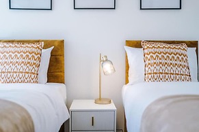 Stunning 2-bed Apartment With Allocated Parking