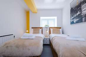 Stunning 2-bed Apartment With Allocated Parking