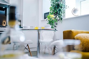 Stunning 2-bed Apartment With Allocated Parking