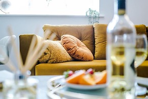 Stunning 2-bed Apartment With Allocated Parking