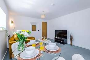 Stunning 2-bed Apartment With Allocated Parking