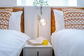 Stunning 2-bed Apartment With Allocated Parking