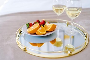 Stunning 2-bed Apartment With Allocated Parking