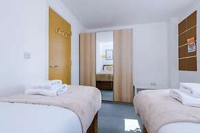 Stunning 2-bed Apartment With Allocated Parking