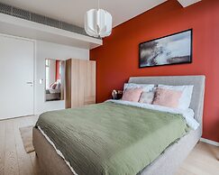 Studio at Torun Center 5 min to Metro and Astoria