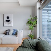 Studio at Torun Center 5 min to Metro and Astoria